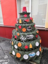 Елка из шин.jpg